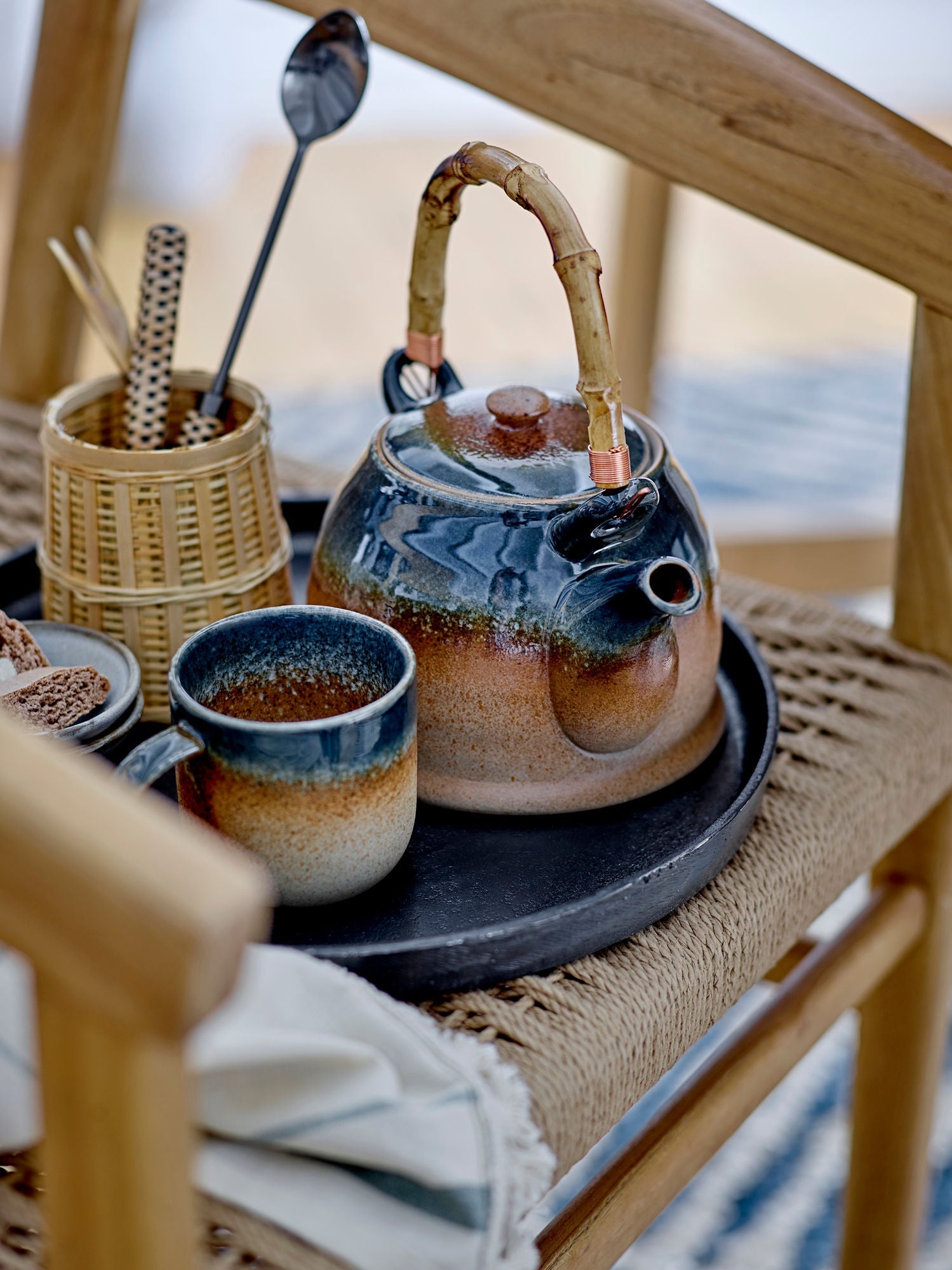 Bloomingville Aura Teapot w/Teastrainer, Blue, Porcelain
