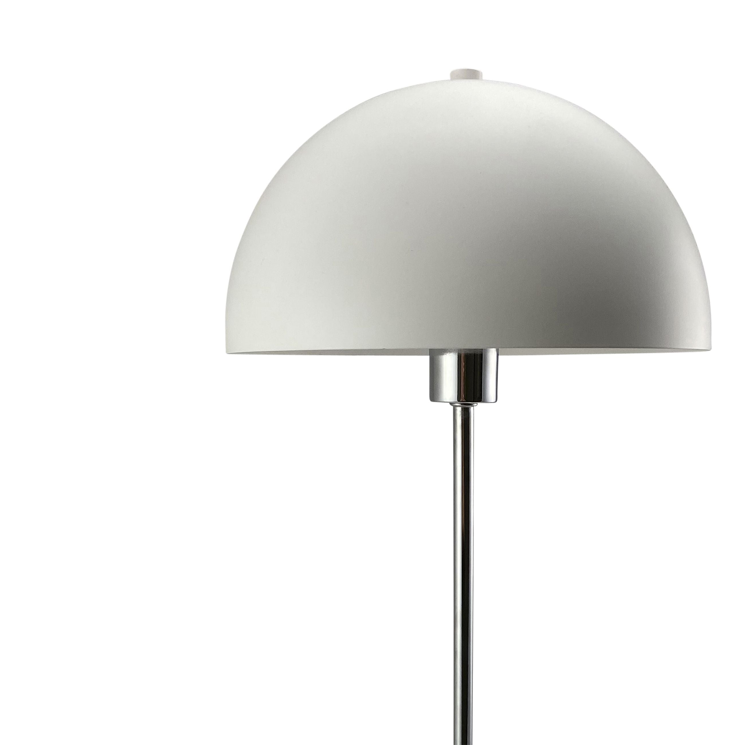 Dyberg Larsen Garda oppladbar bordlampe, hvit/krom