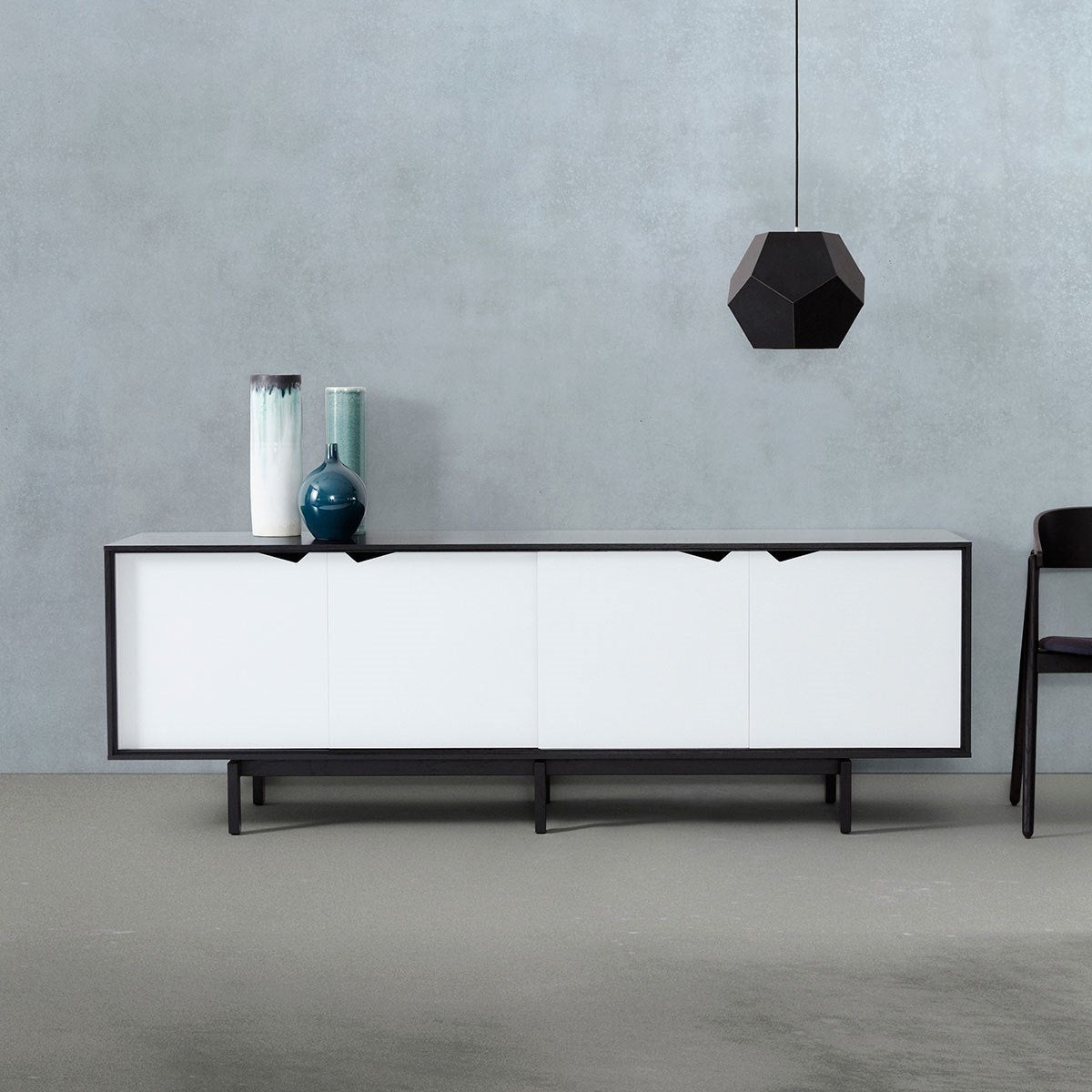 Andersen Furniture S1 Sideboard Sort, Hvide Låger, 200cm