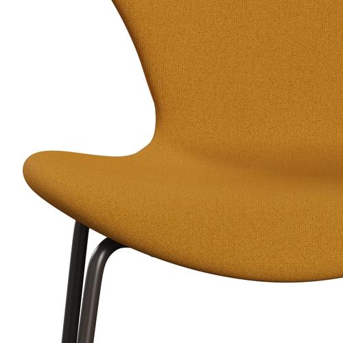 Fritz Hansen 3107 Stol Fuldpolstret, Brown Bronze/Tonus Warm Yellow