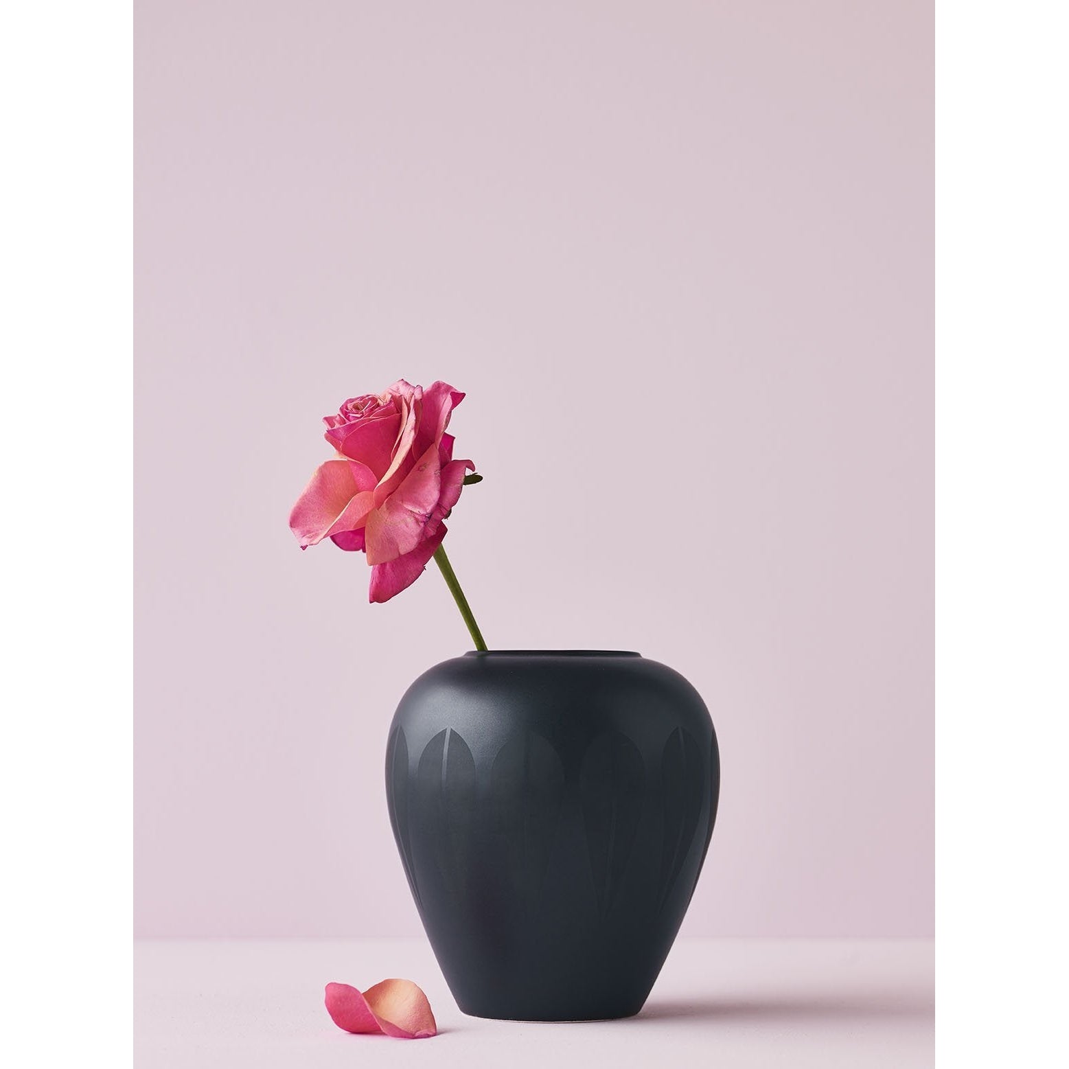 Lucie Kaas Arne Clausen keramisk vase mørkerød, 11cm