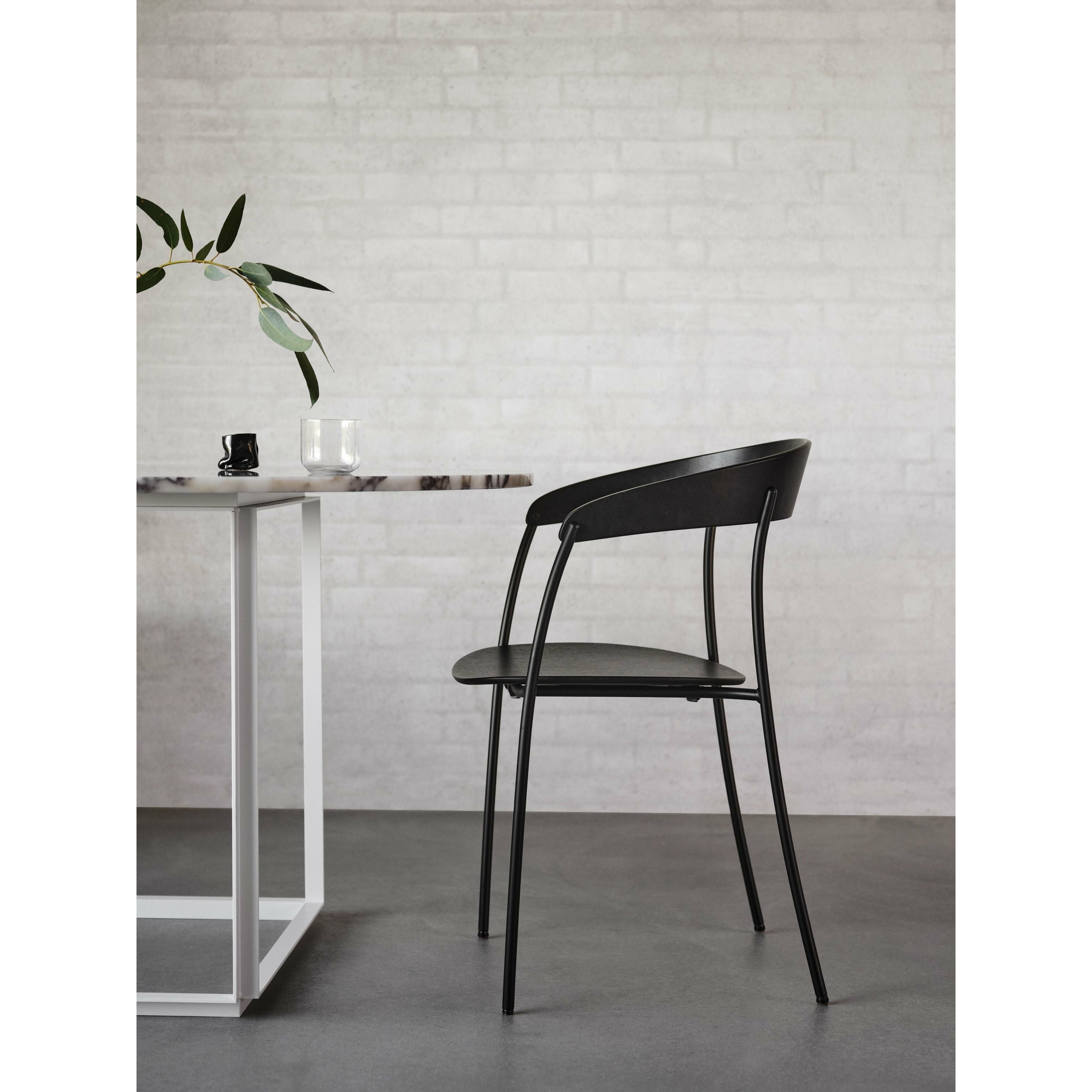 New Works Missing Spisebordsstol med Armlæn, Sort Eg