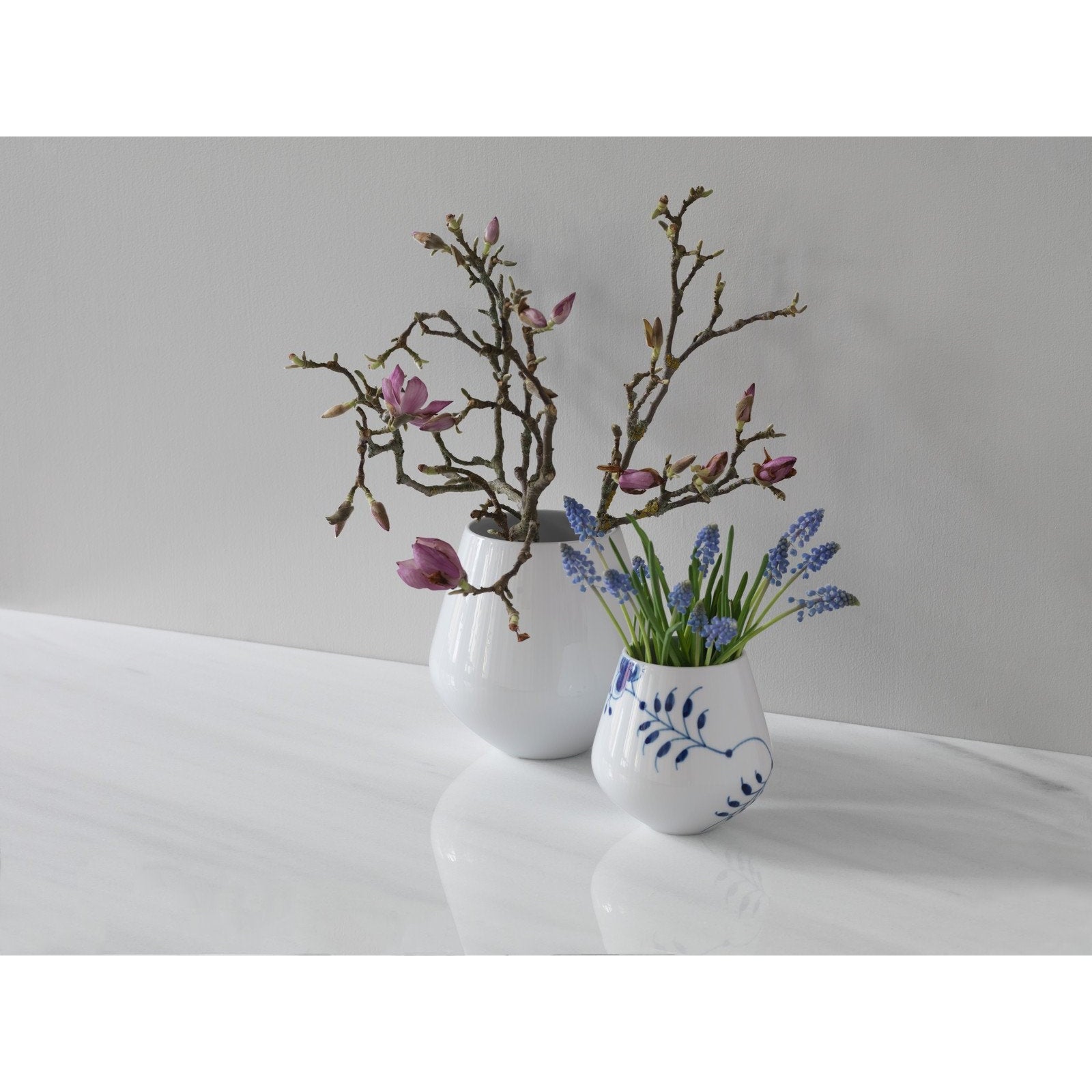Royal Copenhagen Hvit riflet vase, 20,5 cm