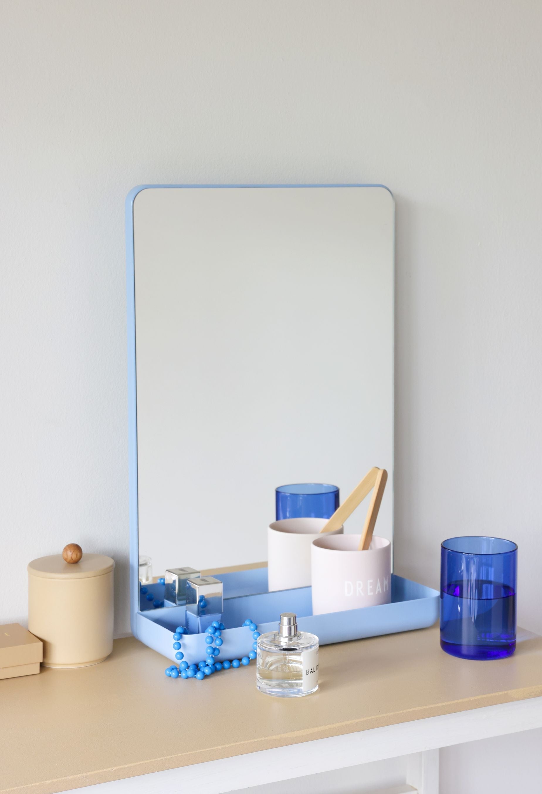 Design Letters væg spejl spejl hylde, lyseblå