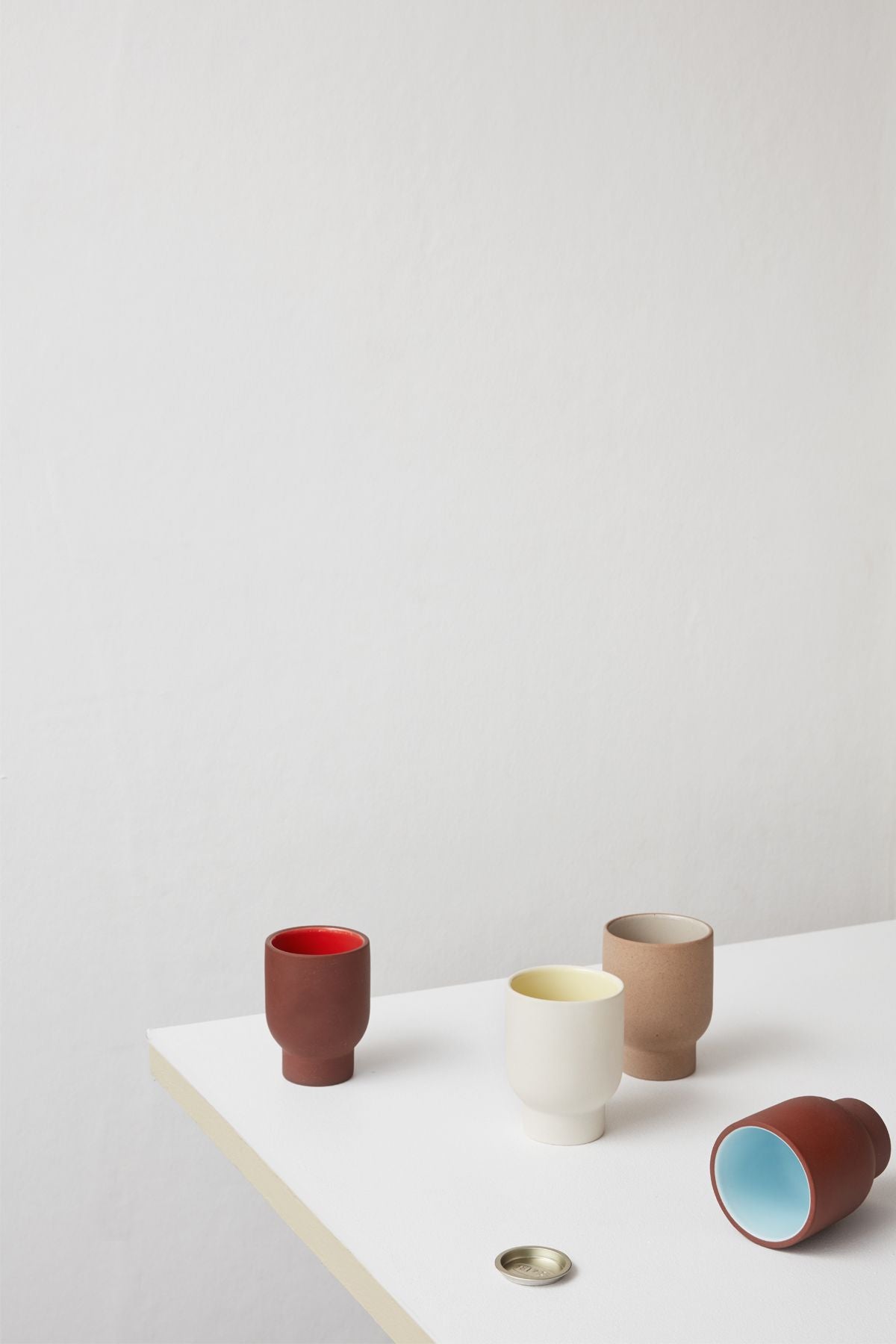 Studio About Clayware -sæt med 2 kopper, elfenben/gul